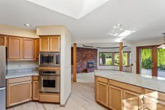 Kitchen w/Breakfast Bar