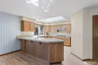 Kitchen w/Dining Nook