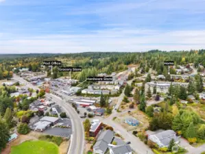 Walkable to ferry and Kingston's amenities.
