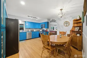 1910 Home Kitchen/Dining