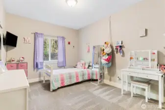 Large bedroom 3