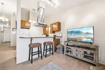 And extra seating off the kitchen peninsula