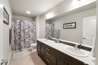 Full hall bathroom upstairs