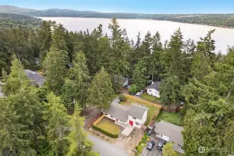 Mins from Sammamish Lake