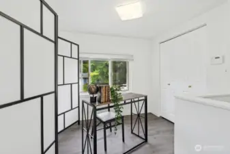 Flexable upper 3rd BR or office area