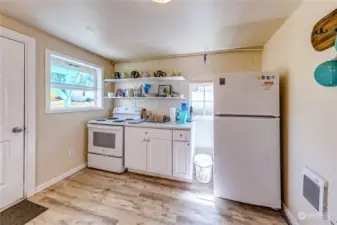 Downstairs Unit/Kitchen