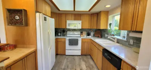 Sleek and timeless, the white marble countertops in this kitchen elevate everyday living with a touch of elegance. Paired with warm wood cabinetry and abundant natural light from the garden-view window, they create a space that’s both refined and welcoming—where cooking becomes a pleasure and gathering feels effortless.