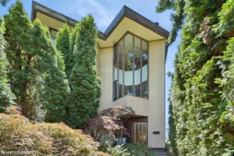 Welcome to Angeline Townhomes by renowned PNW Architect, Milton Stricker