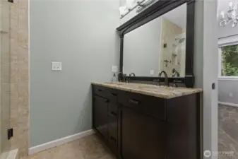 Upper level primary bath