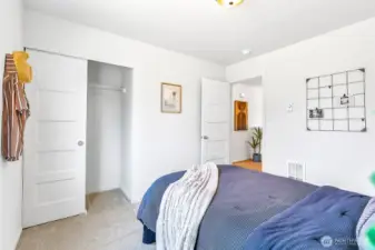Photographs are for illustrative purposes only. Features, finishes, interior/exterior colors, landscaping and floorplan shown may vary from actual homes built.