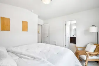 Photographs are for illustrative purposes only. Features, finishes, interior/exterior colors, landscaping and floorplan shown may vary from actual homes built.