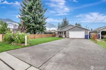 Long front parking driveway with cover patio front porch.