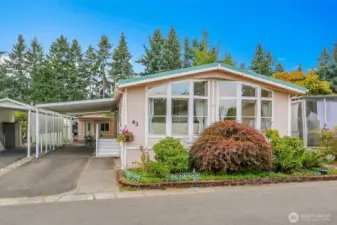 Location, location, location! Welcome home to your beautiful 1991 Silvercrest home. Super desirable park location with Sunrise views, green spaces and the occasional glimpse of Mt. Rainier!