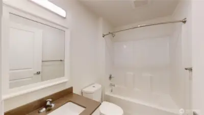 2nd floor full bathroom