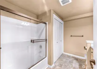 Spacious main bathroom