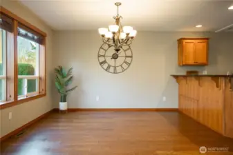 Nice sized dinning area.