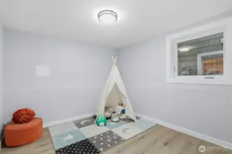 4th bedroom with closet