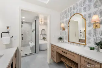 Spa-inspired en suite bathroom