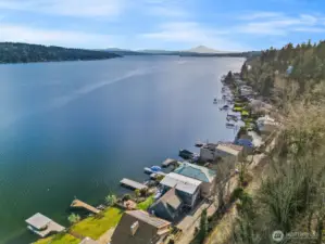 Rare opportunity to own Lake Washington waterfront
