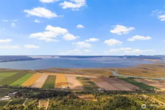 Still just minutes from downtown Stanwood, Camano Island, I5, shops, restaurants & more!