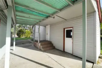 Breezeway between home and garage