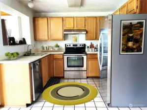 Kitchen (Virtually staged)