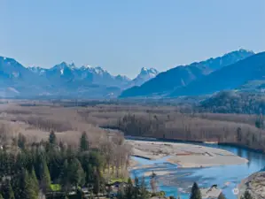 Home is just a couple blocks away from two neighborhood parks with access to the Skykomish river. River Float!