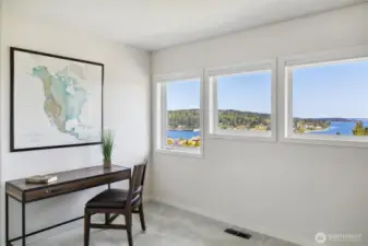 Upstair office/bedroom