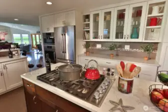Natural gas cooktop and glass door cabinets for your glassware.