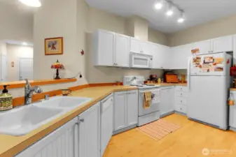 Large kitchen where two people can cook at the same time.
