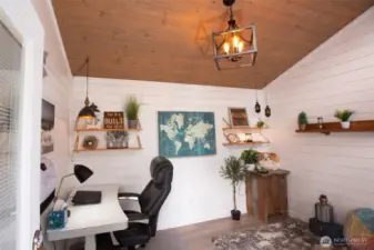 Isn't this great - how would you use it - office? yoga? art space?
