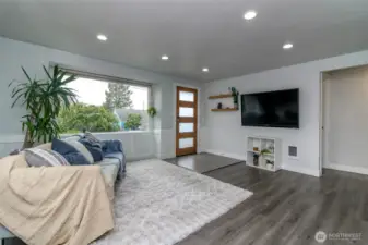 Light & Bright throughout!