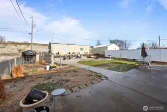 Dog kennel and lots of garden spaces