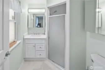 3/4 primary bath.  Crisp and clean.