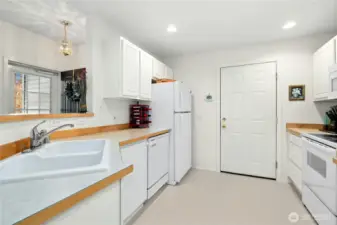 Ideal setup for hosting while staying connected to guests