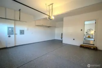 Garage (Interior View 2)