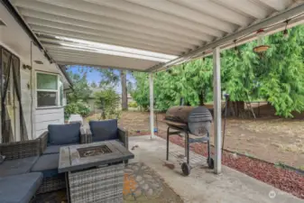 Covered Patio for outdoor entertaining!