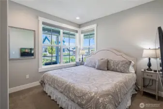2nd bedroom