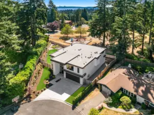 Nestled on a Cul-de-sac in Highlands Park