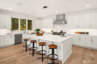 Large Center Island w/Eat Up Bar & Storage