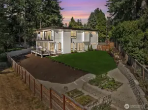 Short Stroll to Popular Cross Kirkland Corridor