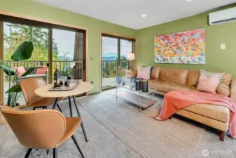 Smart & stylish architectural design, tall vaulted ceilings, and thoughtful placement of windows & glass doors all work together to create living spaces that feel as big as the great outdoors.