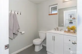 Upstairs 1/2 bath