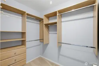 WIC w/ built in closet system