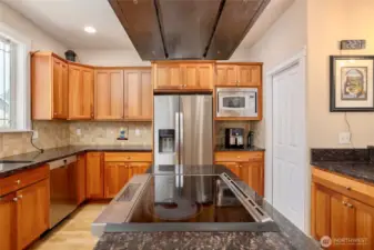 Walk in pantry and chefs dream layout.