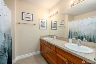 Upstairs full bathroom with shower/bath combo.