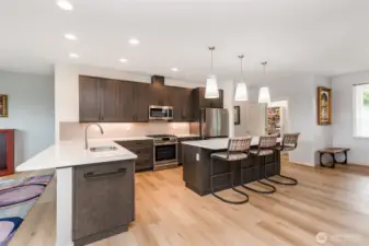 Gathering Kitchen - Loads of Counter Seating