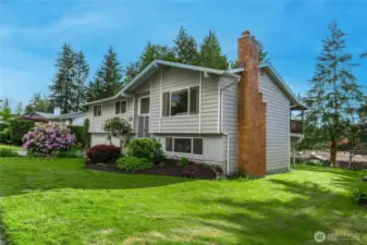 Easy Back Yard Access on both sides of the house