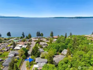 This quiet location on a cul-de-sac blends privacy and community connection, ideal for peaceful living and easy commuting.