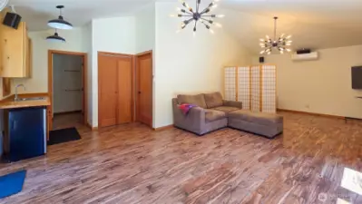 Large open area.  Great guest room or office space